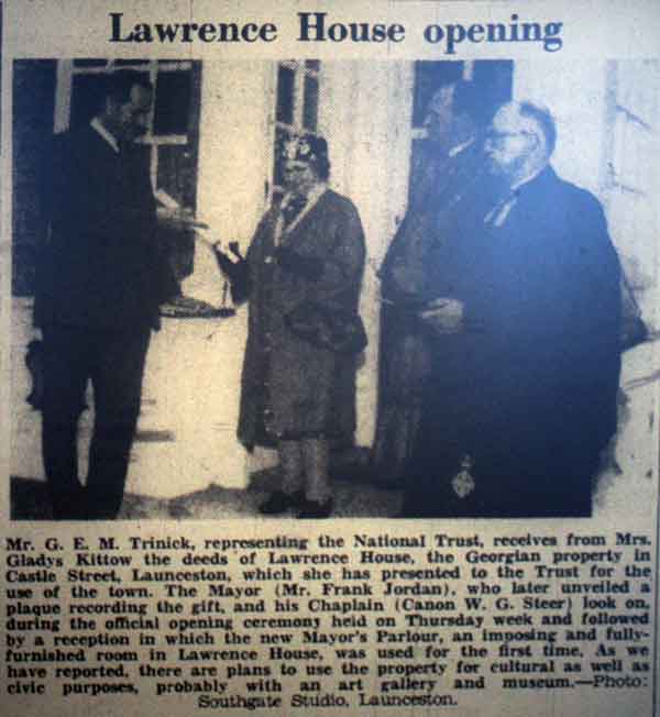 Gladys Kittow handing over Lawrence House in April 1965.