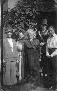 family-group-at-cyprus-well-with-may-on-the-right-her-mother-in-the-middle-sister-nance-and-two-aunties-from-fowey