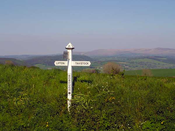 borough-cross-kelly-signpost