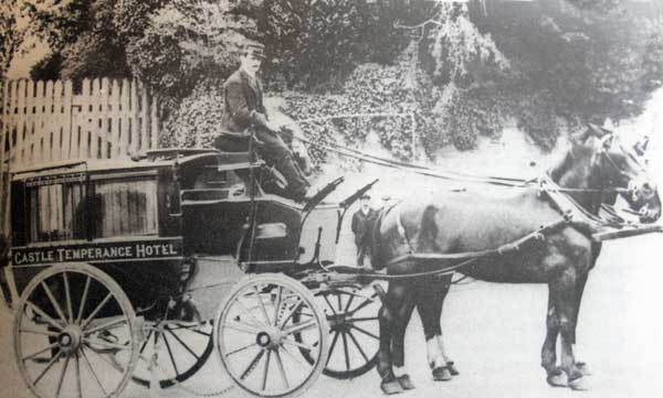 castle-temperance-hotel-coach-with-mr-climo-its-driver