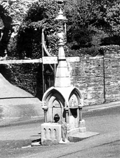 hender-memorial-fountain-in-1955