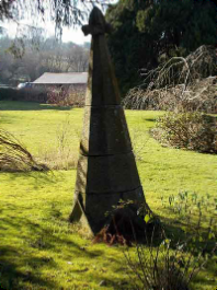 henders-memorial-top-at-a-garden-in-altarnun