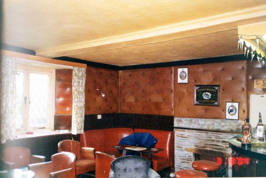 inside-the-northgate-public-house-2004