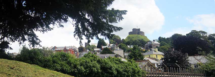 launceston-castle-from-the-priory
