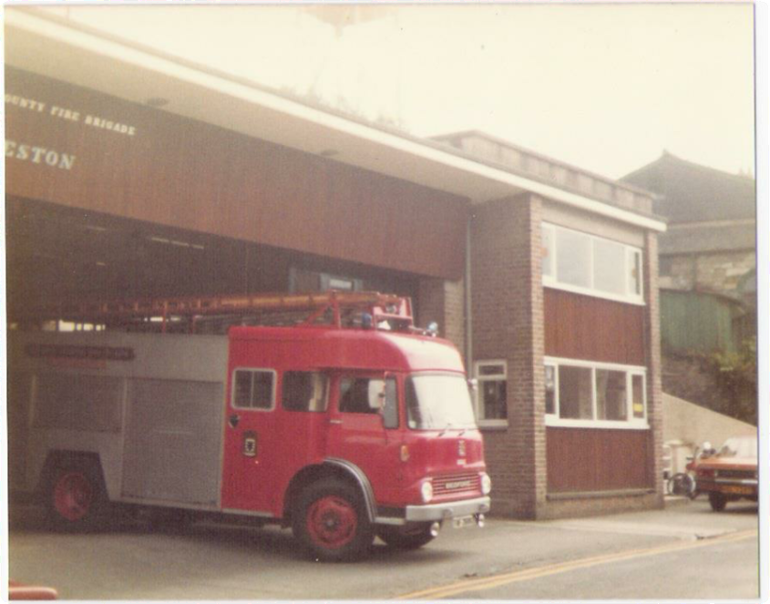 Bedford TK tender leaves Launceston Fire Station in the 1970's. 
