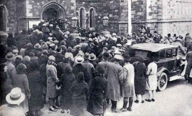 Launceston Guildhall in 1931 with a crowd outside waiting for the appearance of Annie Hearn police court hearing in February 1931. 
