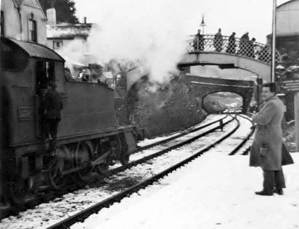 The last train readies  to depart from Launceston to Plymouth December 31st 1962.