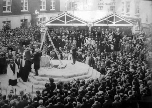 the-laying-of-the-war-memorial-foundation-stone-in-may-1921-by-the-duke-of-cornwall