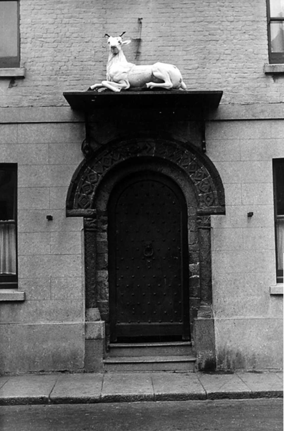 white-hart-entrance-in-1955