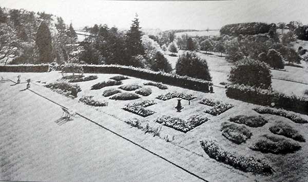 Polapit Tamar gardens in 1941.