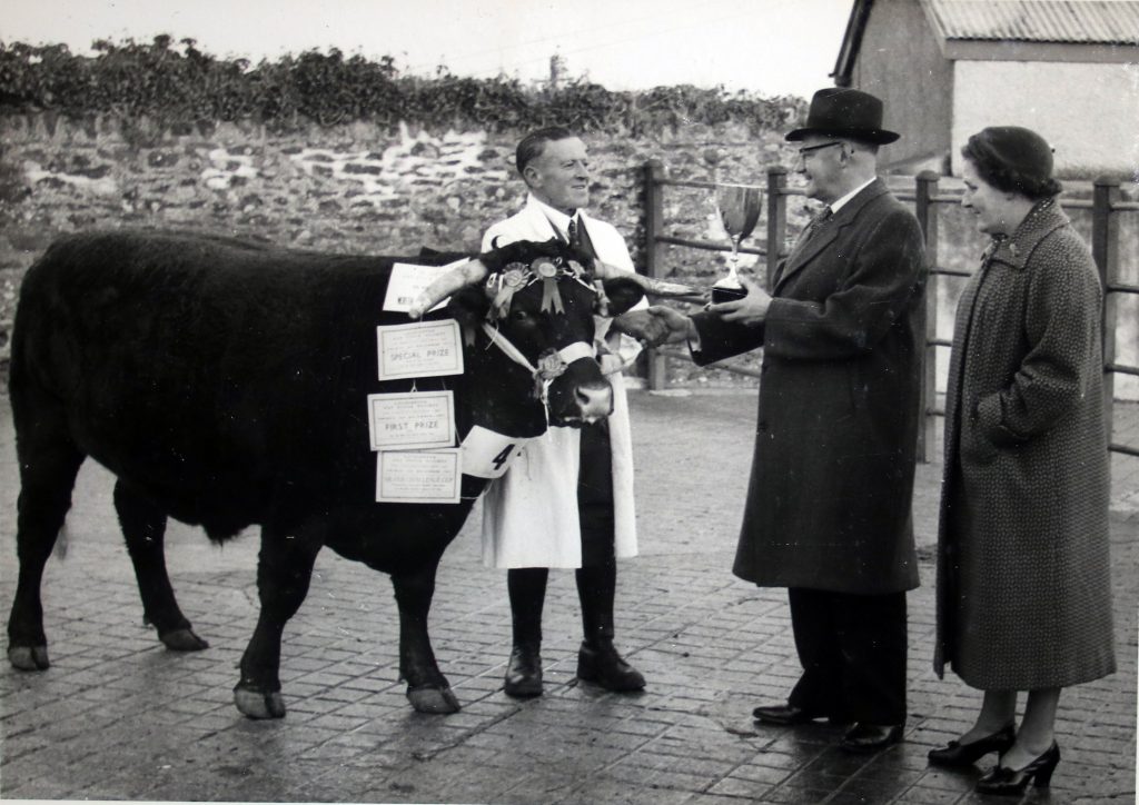 Cecil Robins presents a cup to the Launceston stock winner Dec 1955