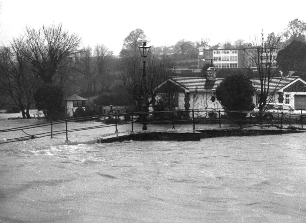 Flooding at Priors Bridge December 1908.