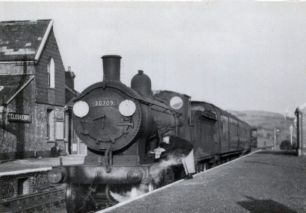 Engine no 30709 at Egloskerry on April 21, 1960