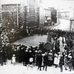 Guildhall Square with a crowd waiting for the 1908 election results.